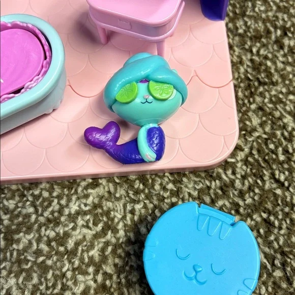 Gabby's Dollhouse, Primp and Pamper Bathroom with Mercat Figure - Picture 3 of 3